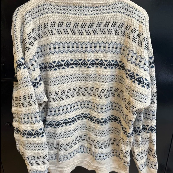 Rare vintage Hamptons Bay Patterned Cream and Blue Sweater - Picture 3 of 4